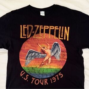 UNISEX "LED-ZEPPELIN U.S. TOUR 1975" GRAPHIC T-SHIRT.
